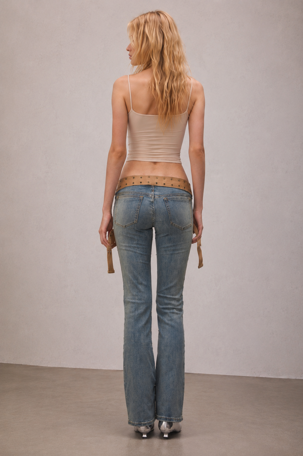 Casual jeans with crisscross belt design