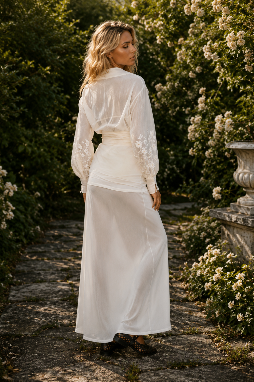 Amira Elegant white embroidered kimono blouse